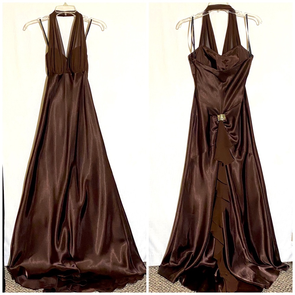 STUNNING CHOCOLATE GOWN BY BETSY & ADAM SIZE 8